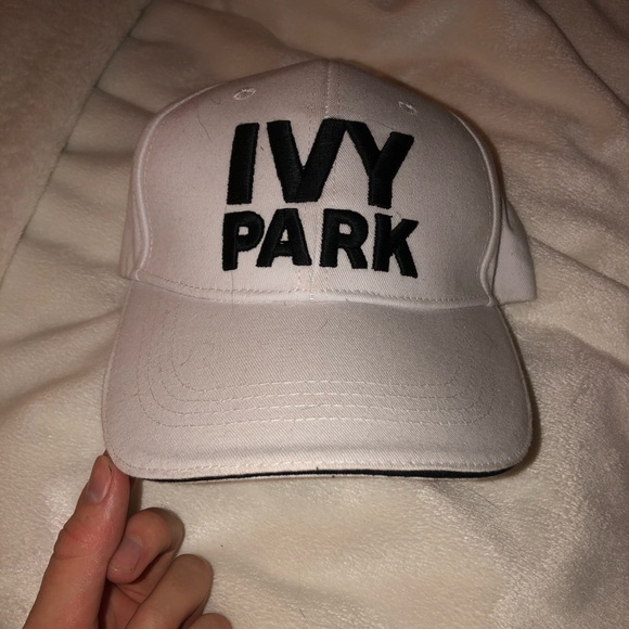 Ivy Park baseball caps - Picture 4 of 5
